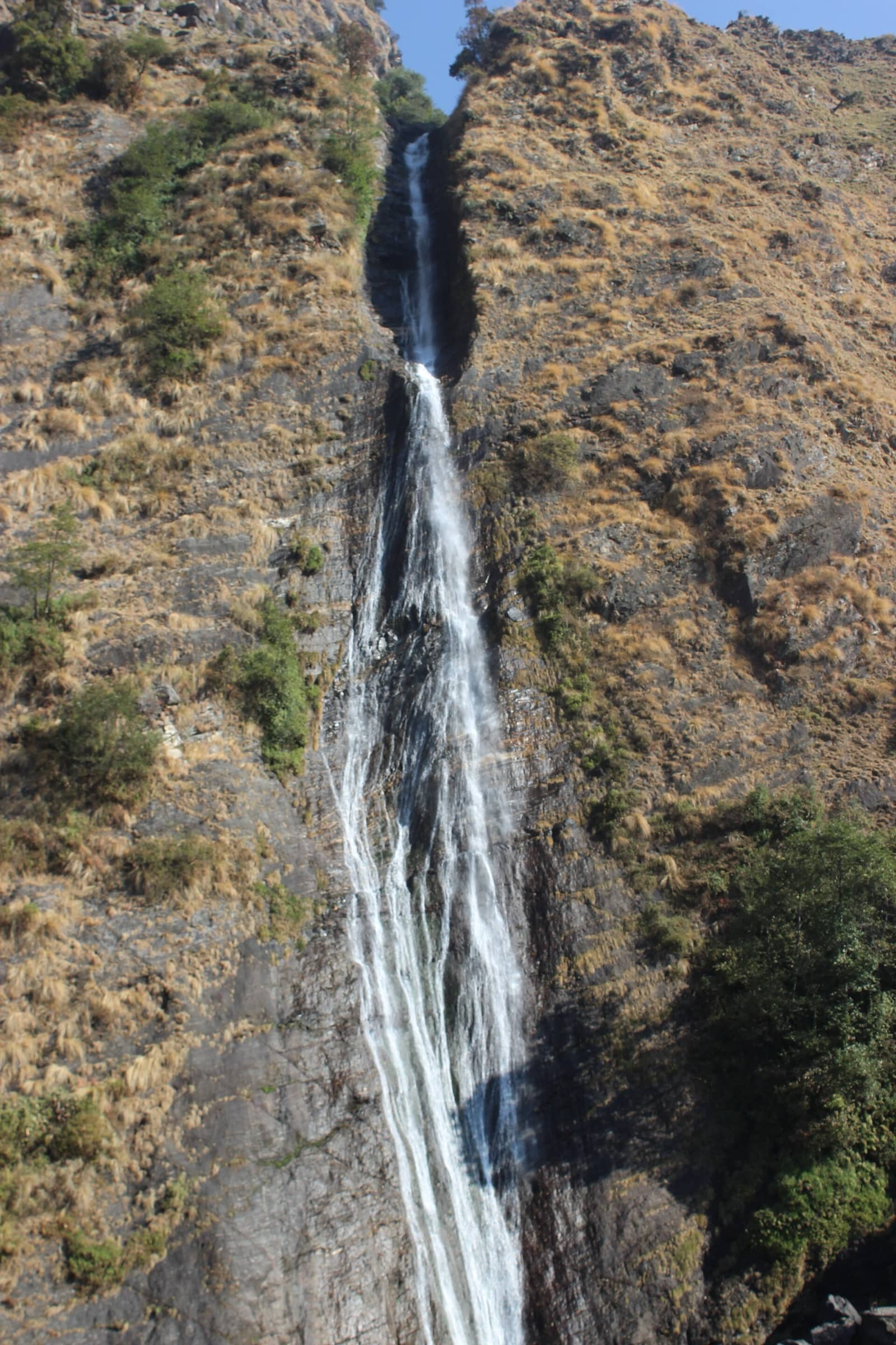Birthi Waterfall falling down a tall cliff